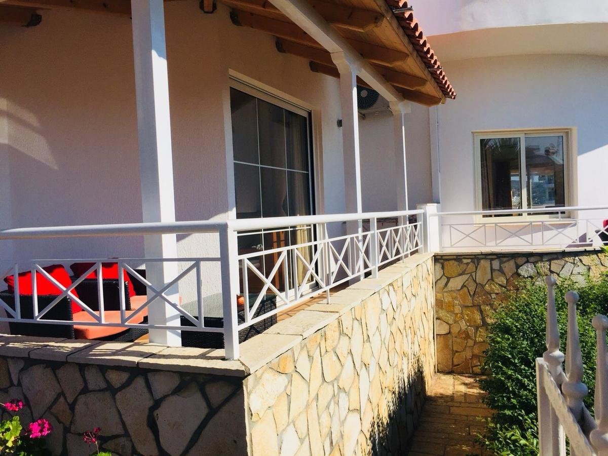 Apartments On The Beach Sarandë Exterior foto