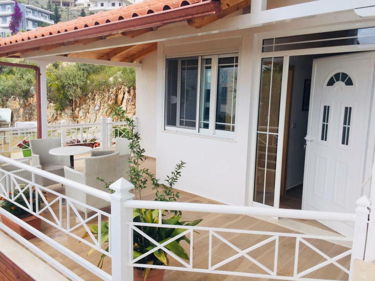 Apartments On The Beach Sarandë Exterior foto